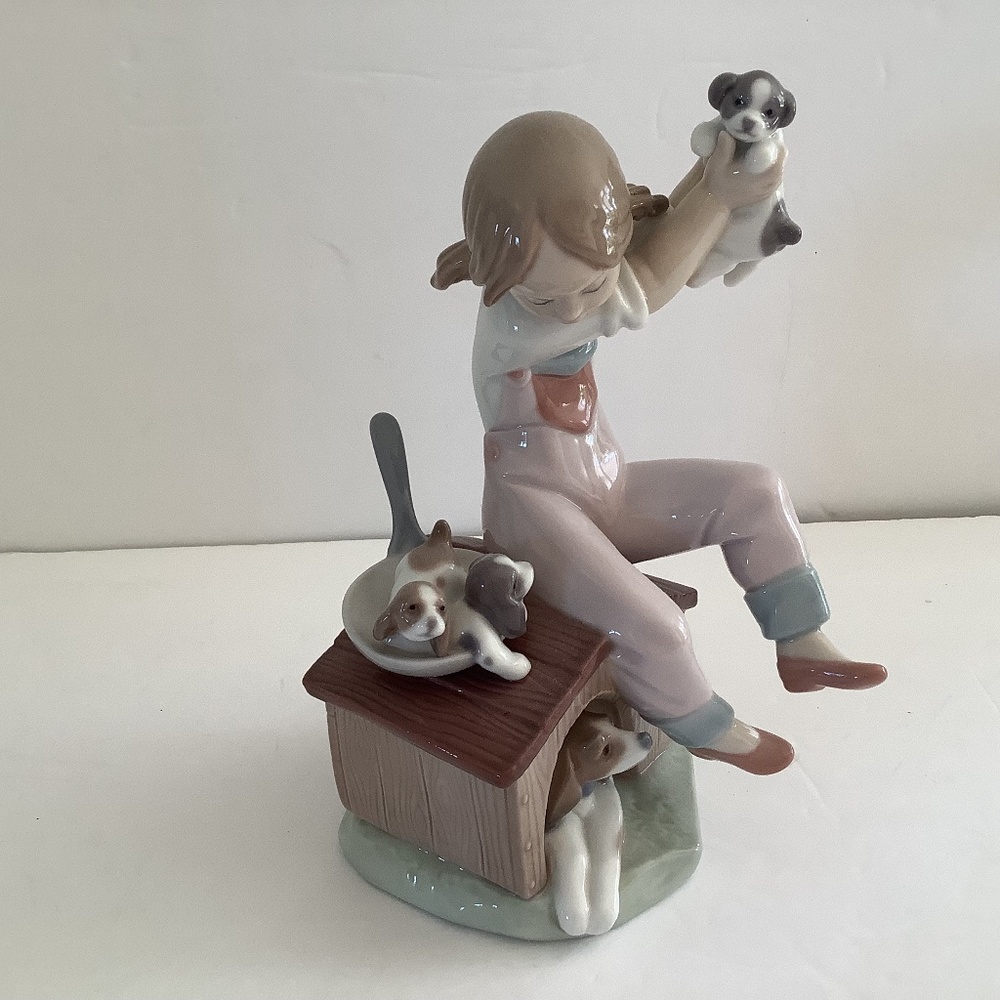Lladro Porcelain Figurine #7621 Vintage Pick of the Litter Girl with puppies